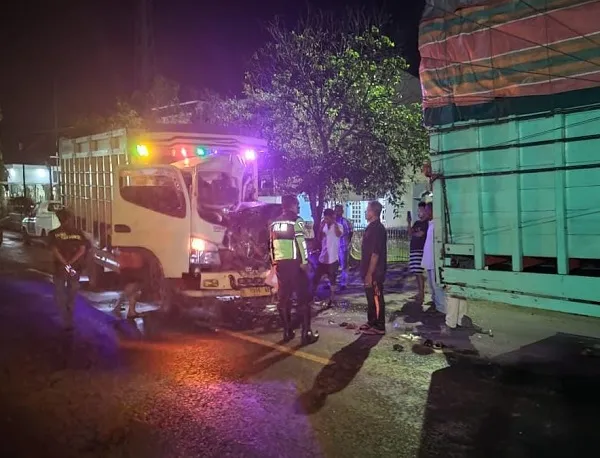 Tabrak Truk Tronton Berhenti,<br>Penumpang Colt Diesel Meninggal