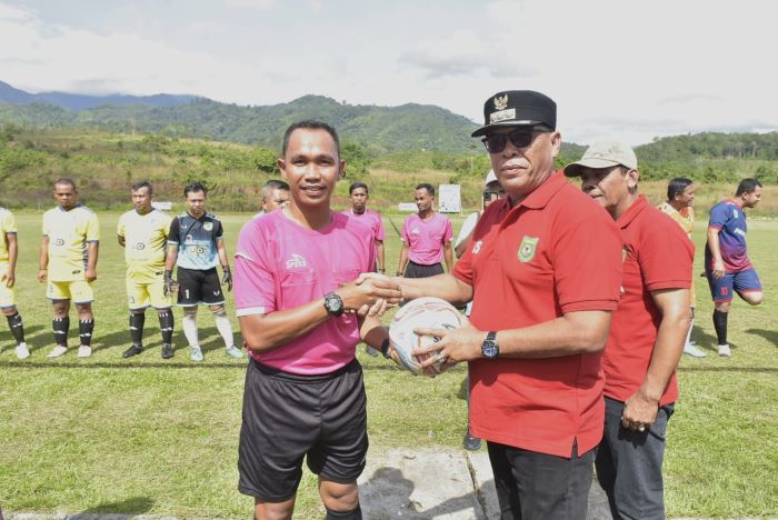 Bupati Madina Buka Turnamen Sepak Bola Piala Bobby Nasution
