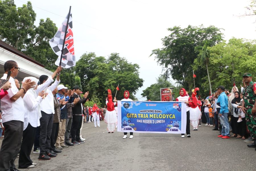 Ribuan Pelajar Ramaikan Pawai Alegoris