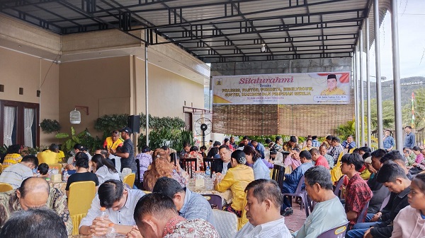 Salim Fakhry Silaturahmi Bersama Ratusan Umat Kristiani Di Agara