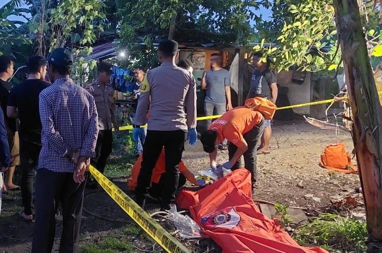 Seorang Pria Nekat Bunuh Diri Di Pohon