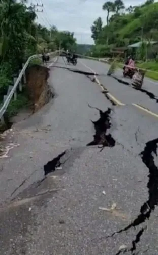 Jalan Elak Longsor Kondisi Jalan Labil Dan Tingginya Curah Hujan