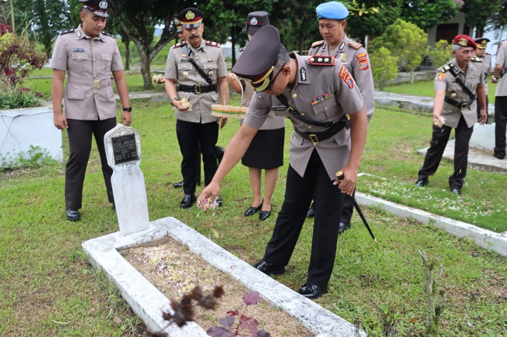 Kapolres Dairi Pimpin Ziarah Di Taman Makam Pahlawan