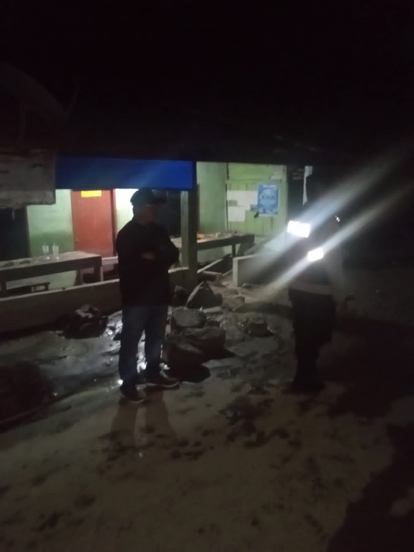 Gercep Polres Simalungun Evakuasi Korban Banjir Di Haranggaol Horisan