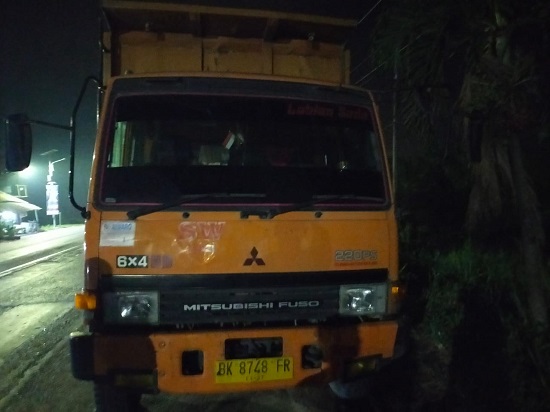 Pengendara Revo Tewas Tabrak Truk Parkir Di Pasiran