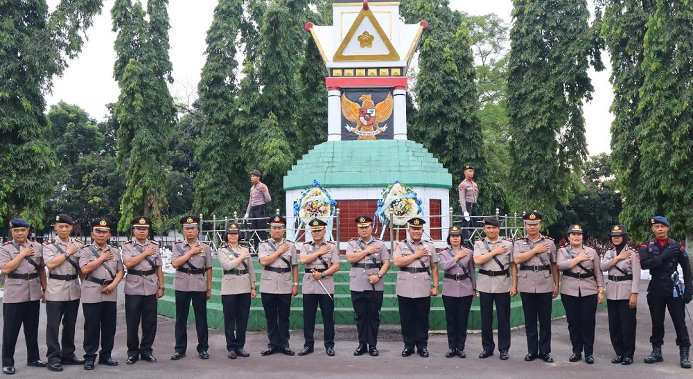 Kapolres P.Siantar Pimpin Ziarah Dan Tabur Bunga
