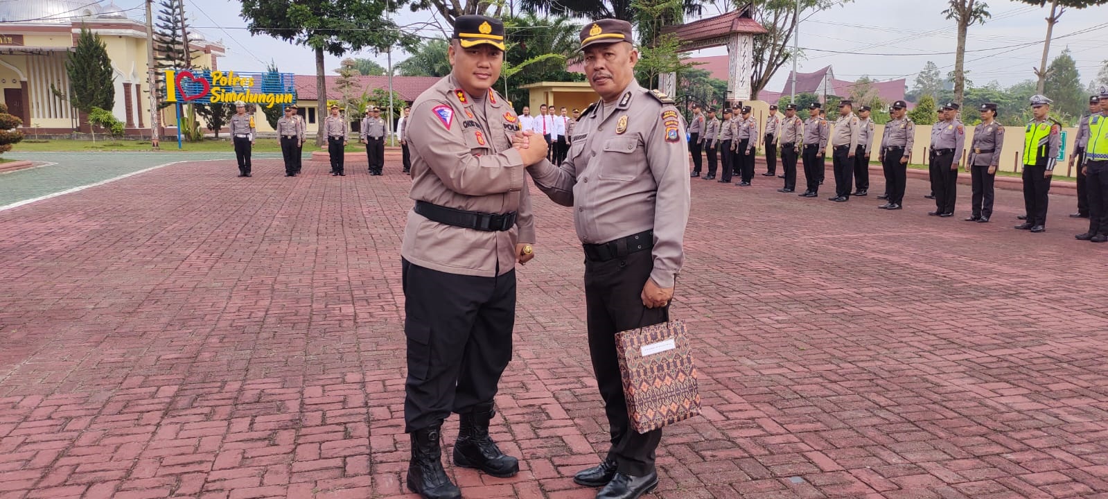 Kapolres Simalungun Pimpin Upacara Pelepasan Purnabakti