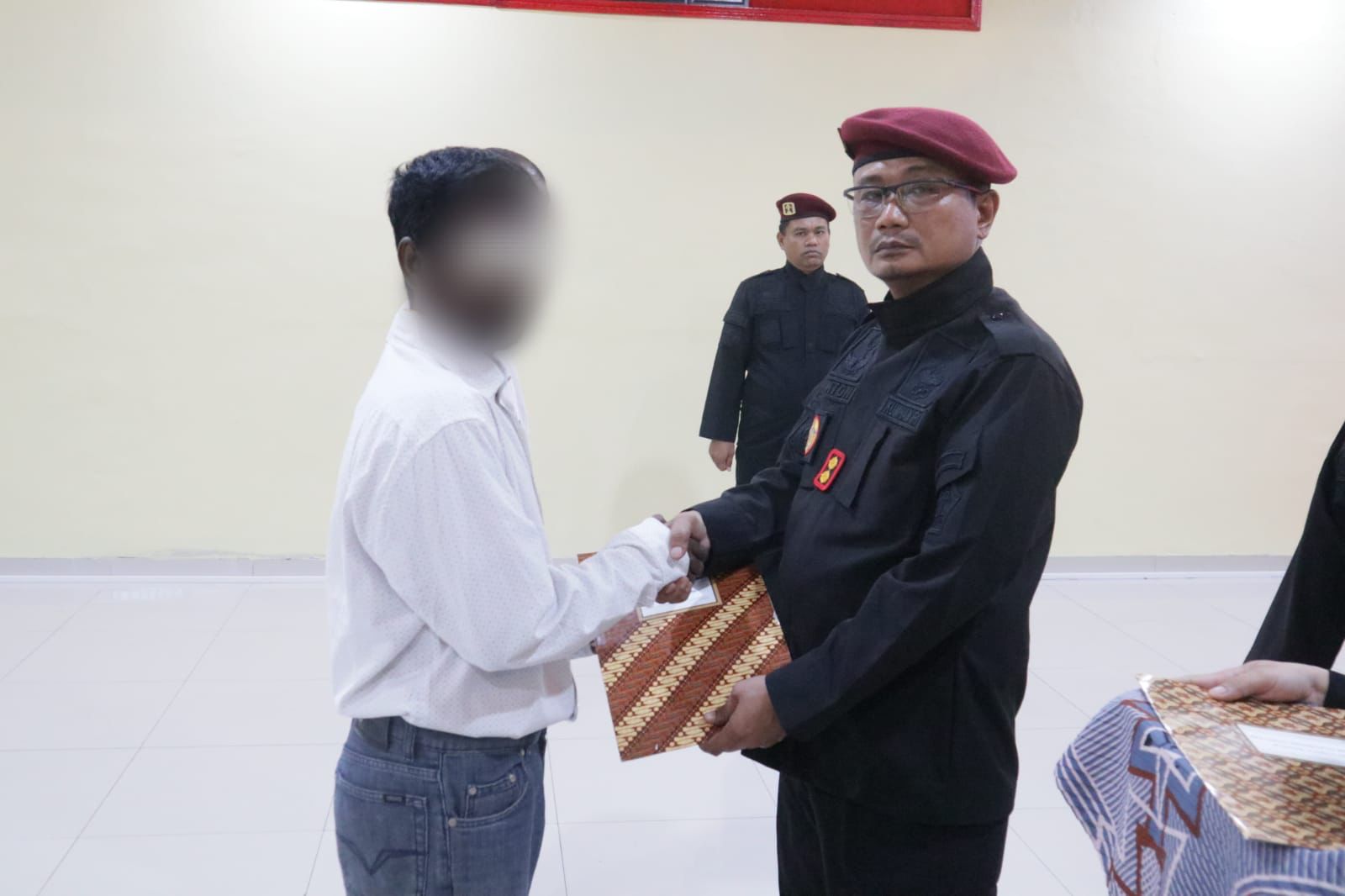 Lapas Tebingtinggi Serahkan Remisi Khusus Hari Raya Nyepi Kepada 2 WBP