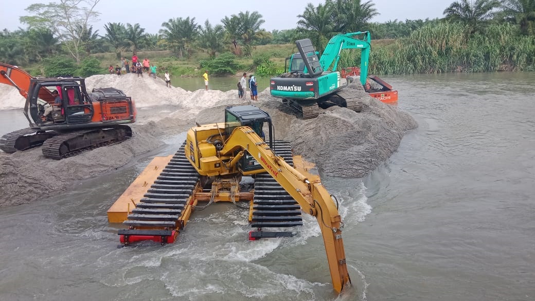 Atasi Kekurangan Air, Dinas PUTR Batubara Bantu Normalisasi Sungai Dalu-dalu