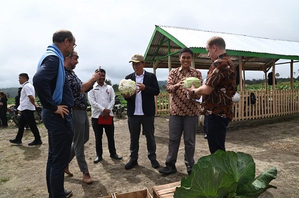 Bupati Dosmar Dorong Belanda Tanam Modal Di Humbahas