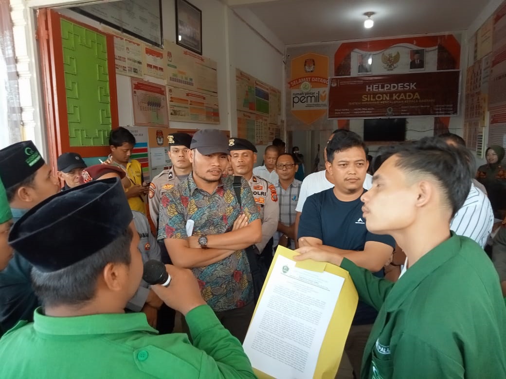 Komisioner KPU Palas Kabur Saat Diminta Bersumpah