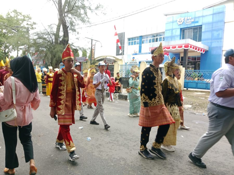 SMAN 1 Langsa Juara I Pawai Alegoris