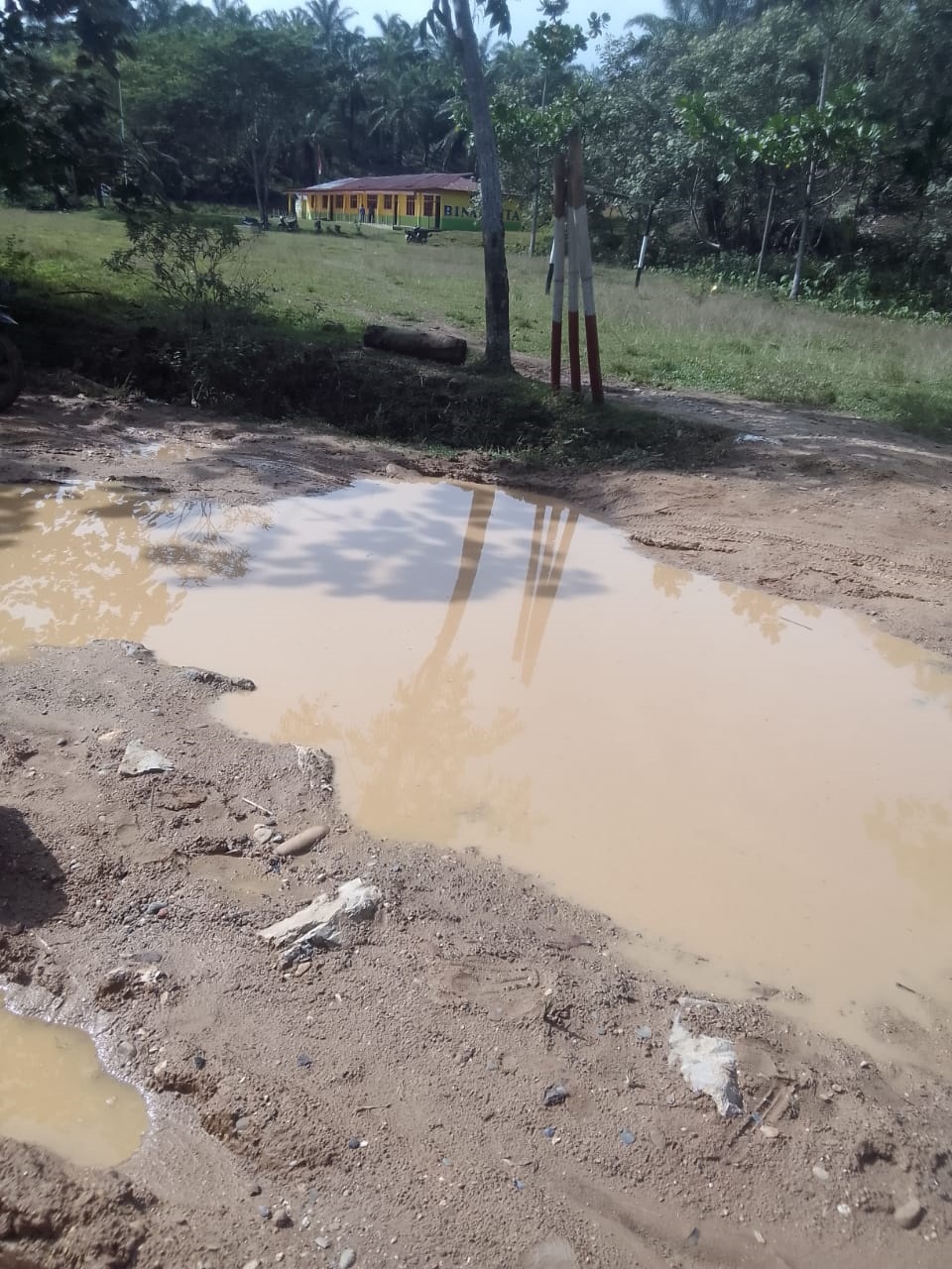 Jalan Rusak Parah Dan Jembatan Korosif Ancam Keselamatan Warga