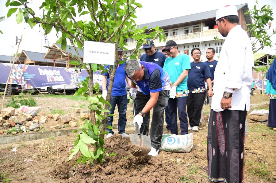 Kadisparpora Aceh Besar Tanam Pohon Di Dayah Ulee Titi