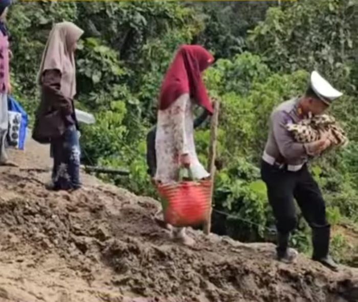 Polisi Humanis Di Batu Jomba, Warga Apresiasi Kapolres Tapsel