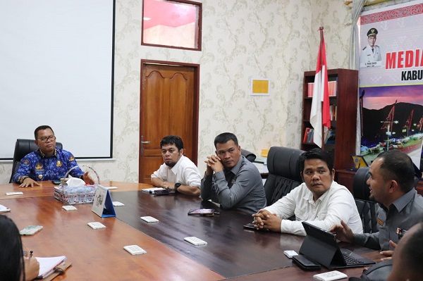 Bupati Toba Minta Bawaslu Tingkatkan Profesionalisme