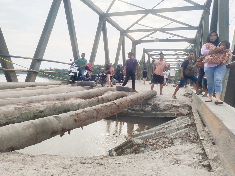 Kala Jembatan Titi Besi Berubah Jadi Titi Kelapa