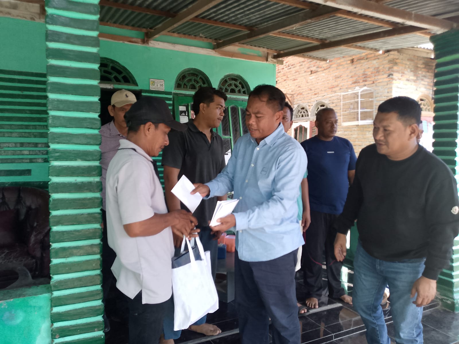 Bupati Darma Wijaya Bantu Korban Angin Puting Beliung