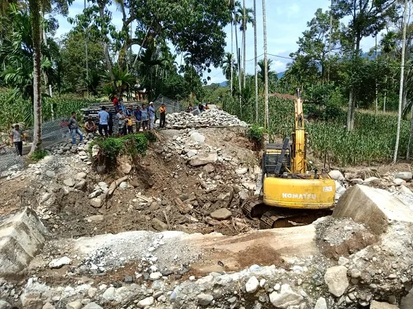 Kadis PUPR Agara: Jembatan Yang Ambruk Sedang Dikerjakan