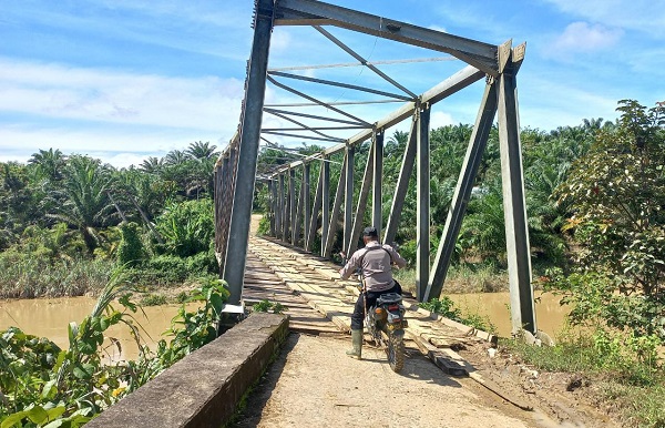 Banjir, Jembatan Rangka Baja 100 Meter Terancam Roboh