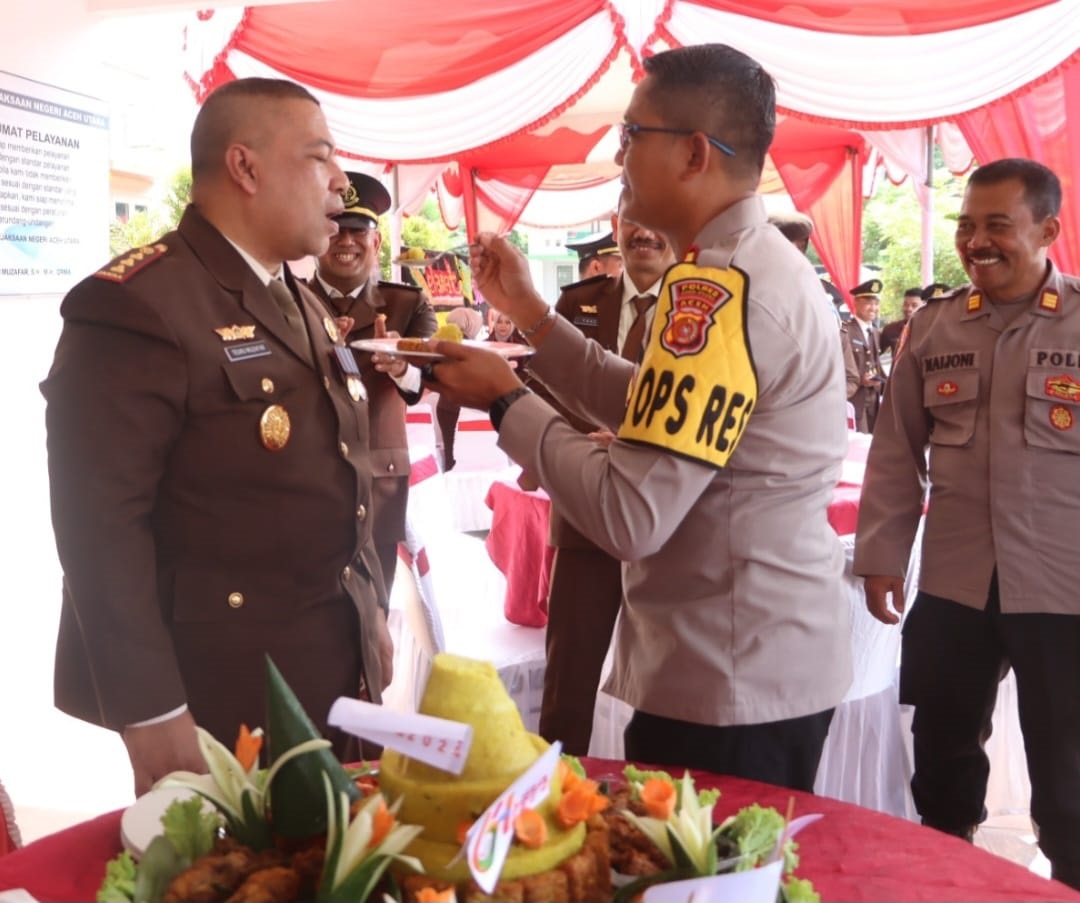 Nasi Tumpeng HUT Ke-64 Adhyaksa Dari Kapolres Aceh Utara
