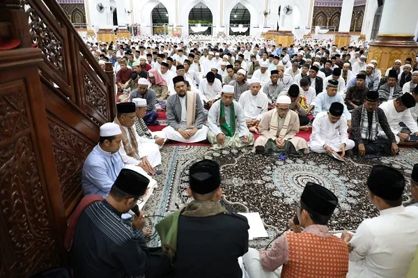 Ribuan Jamaah Larut Dalam Zikir Mengenang 18 Tahun Tsunami