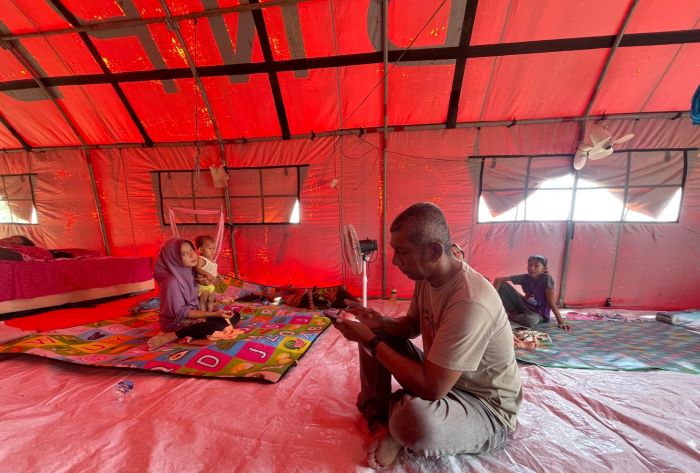 Pasca Rumah Ambruk Ditelan Pantai, 4 KK Mengungsi Ke Tenda