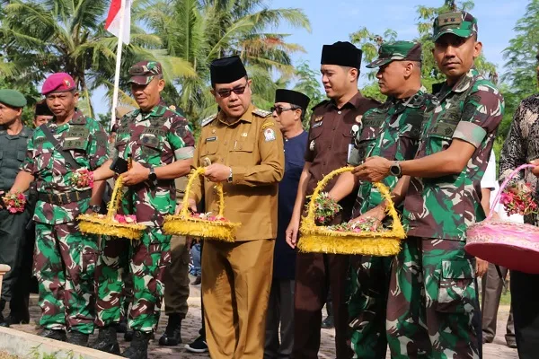Kenang 18 Tsunami Aceh, Forkopimda Aceh Barat Ziarah Kuburan Massal 