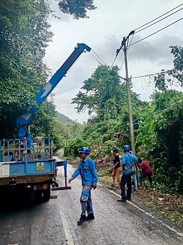 PLN Perbaiki Jaringan Listrik Kawasan Iboih Akibat Bencana Longsor