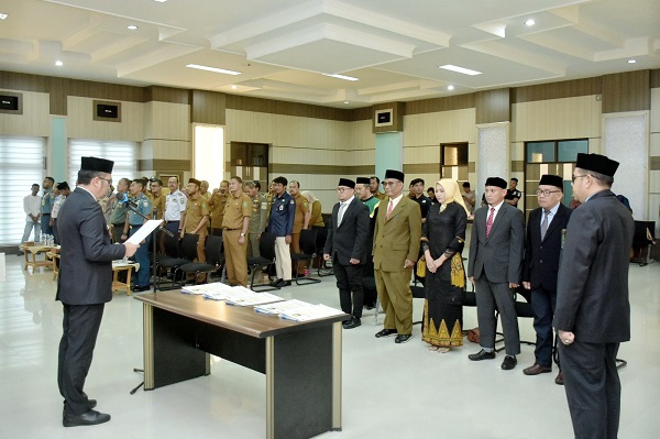 Pj Wali Kota Sabang Lantik Anggota KIP Periode 2023-2028