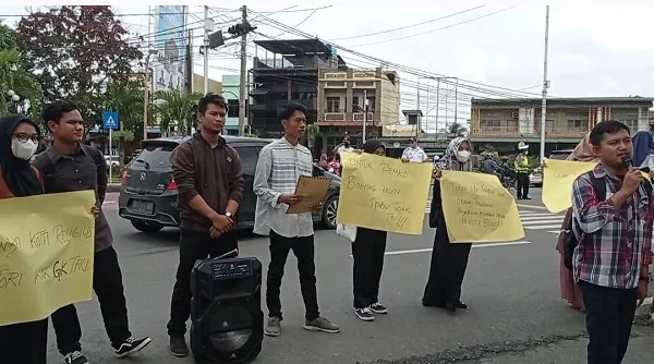 Mahasiswa Demo, Minta Tindak Hotel Penyedia Tempat Prostitusi Online