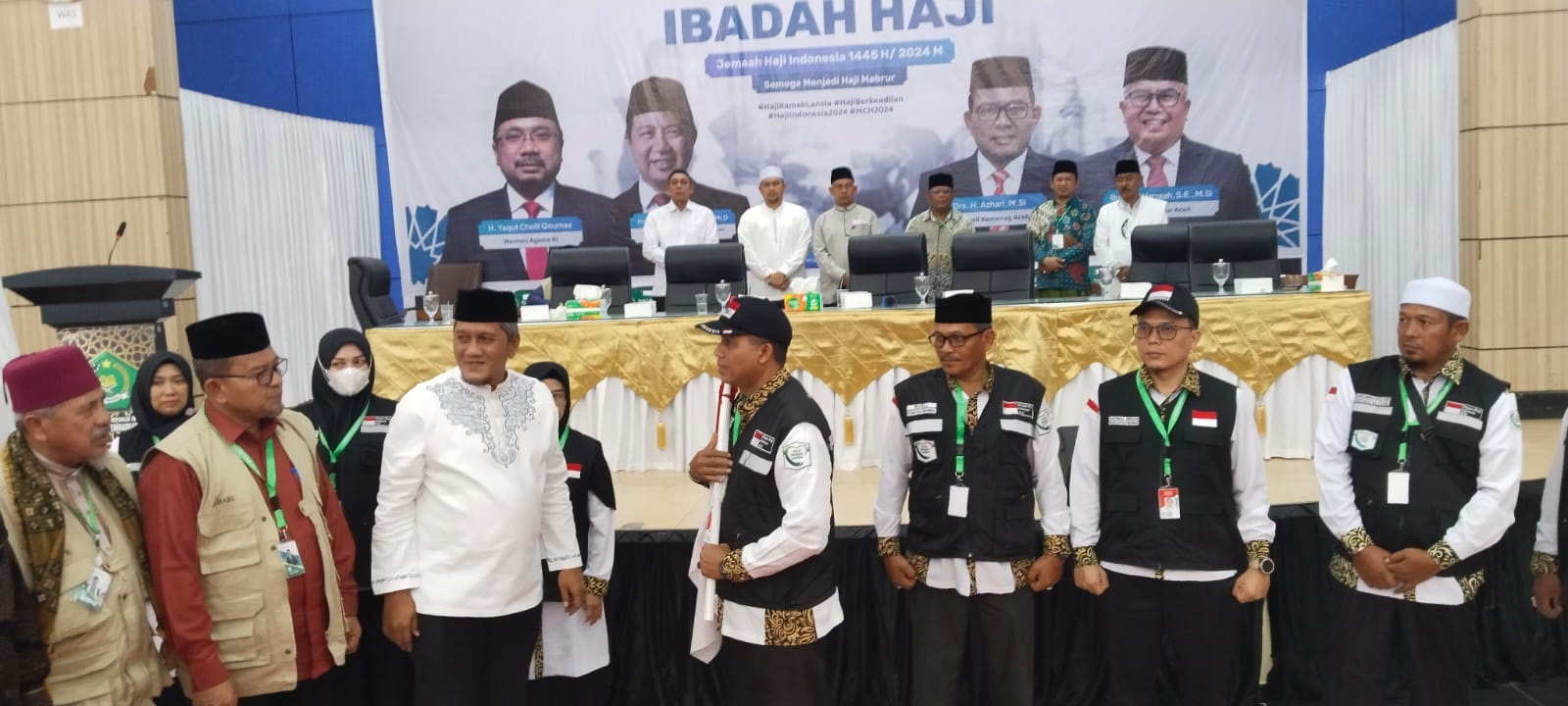 Terisak, Pj.Bupati Aceh Utara Lepaskan Kloter 03
