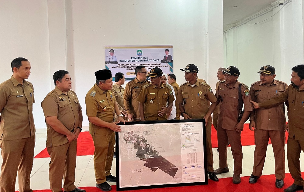 Pemkab Abdya Serahkan Peta Batas Desa