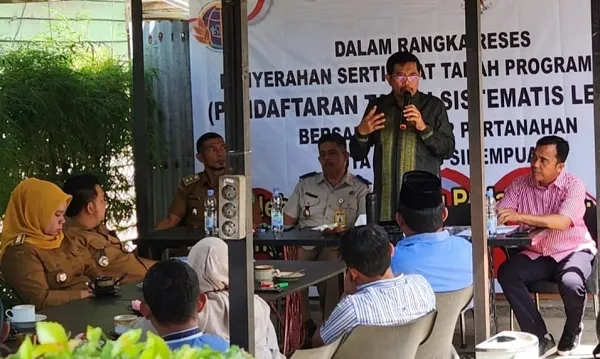 Ongku P. Hasibuan Serahkan 150 Sertifikat Tanah Di Madina Dan Sidempuan
