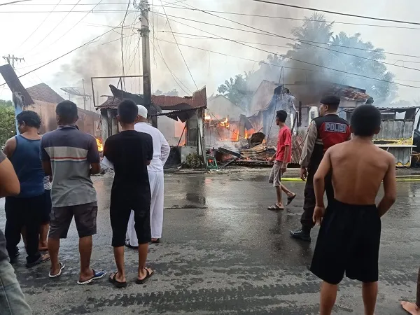 6 Rumah Permanen Dilalap Si Jago Merah Di R.Prapat