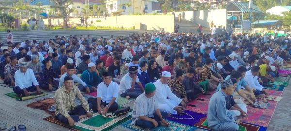 Ratusan Umat Islam Gelar Sholat Idul Adha Di RTP Pantai Bebas Parapat