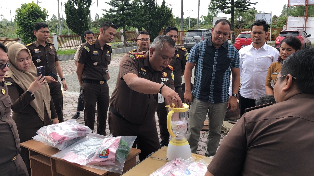 Kejari Humbahas Musnahkan Barbut Inkrah