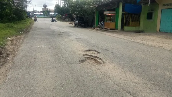 Jalan Provinsi Dan Jalan Nasional Di Langkat Minim Perawatan