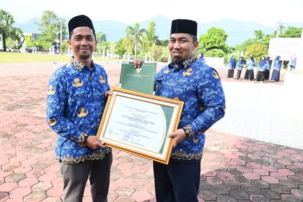 Pj Bupati Iswanto Raih Penghargaan Menteri PDTT