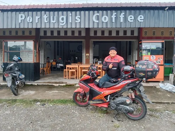 Ganjar Gumilar, Keliling Indonesia Dengan Yamaha Aerox
