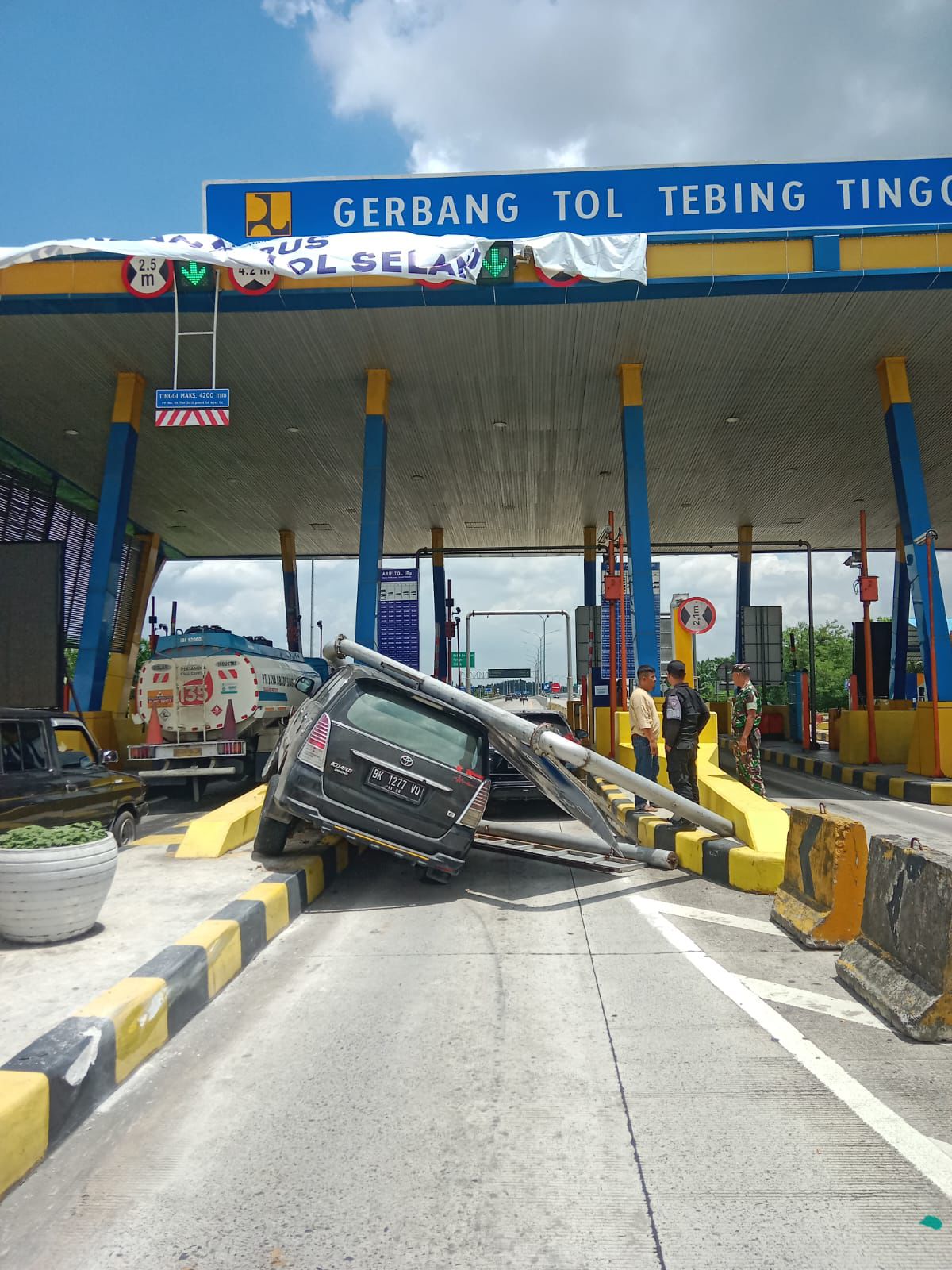 Rem Blong Akibatkan Kecelakaan Di Gerbang Tol Tebingtinggi