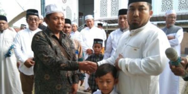 Masjid Agung Al-Munawarah Salurkan 8 Ekor Hewan Kurban Ke Warga