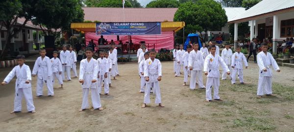 Atraksi Karate Siswa SMPN 4 Pagaran Taput Meriahkan Hari Guru
