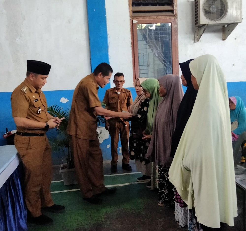 Pemkab DS Serahkan Tali Asih 121 Bilal Mayit Dan Penggali Kubur
