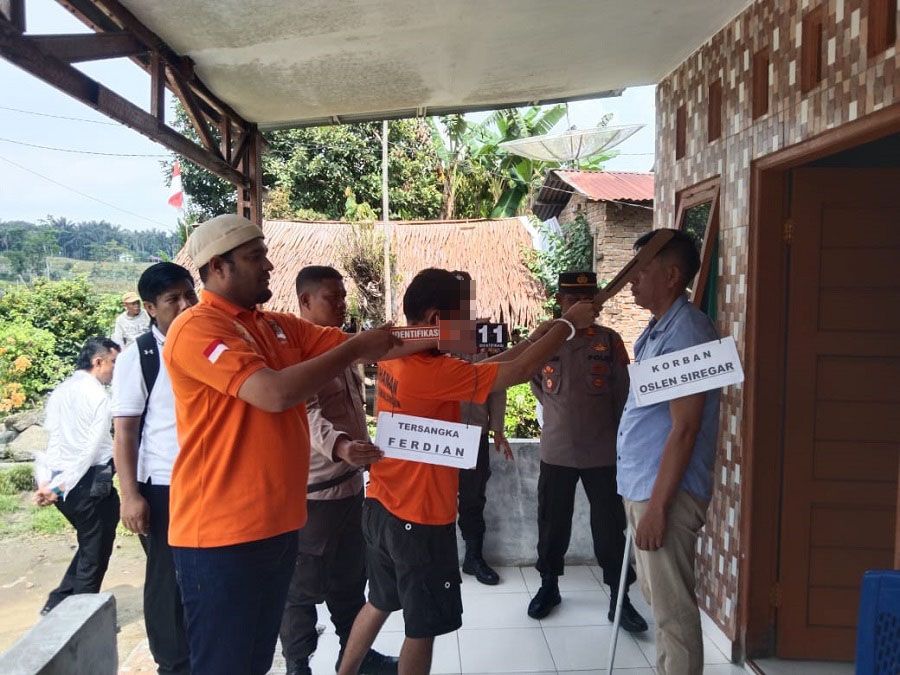 Polsek Bangun Gelar Rekonstruksi Pembunuhan Bapak Tua Di Silau Malaha