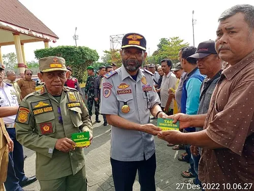 Dishub Subulussalam Salurkan Bansos Kepada 200 Pelaku Transportasi