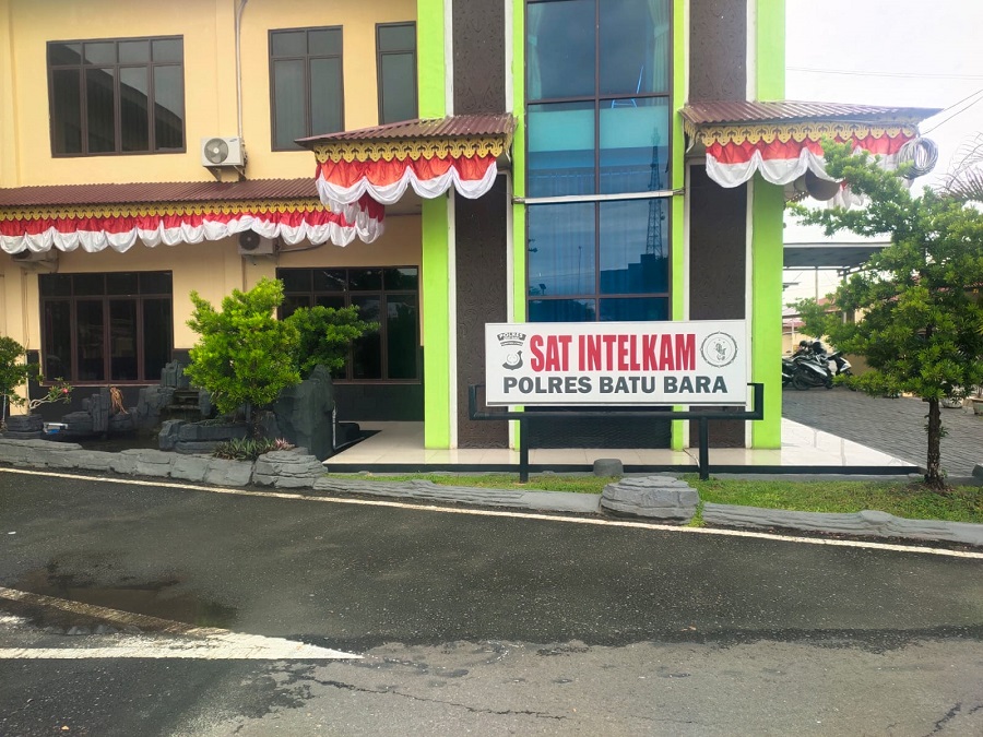 Mantan Bupati Zahir Ambil SKCK Di Polres Batubara