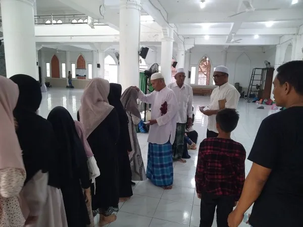Moment 18 Tahun Tsunami: Jamaah Pengajian Al-Mukarramah Beri Santunan Anak Yatim