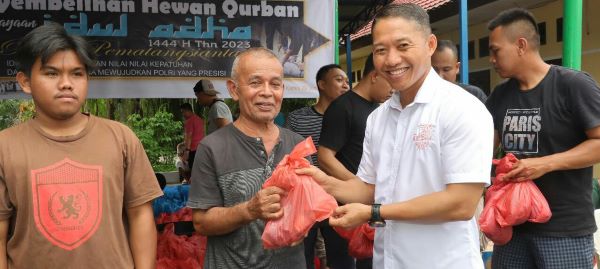 Polres P. Siantar Sembelih Hewan Kurban 3 Sapi Dan 1 Kambing