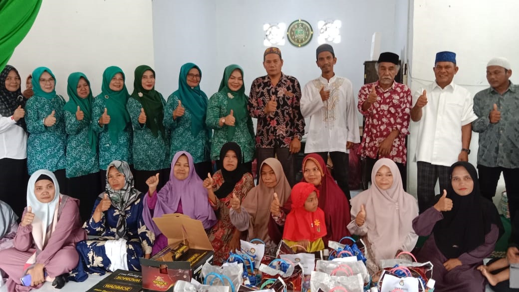 Ketua TP PKK Subulussalam Beri Santunan Warga YMC